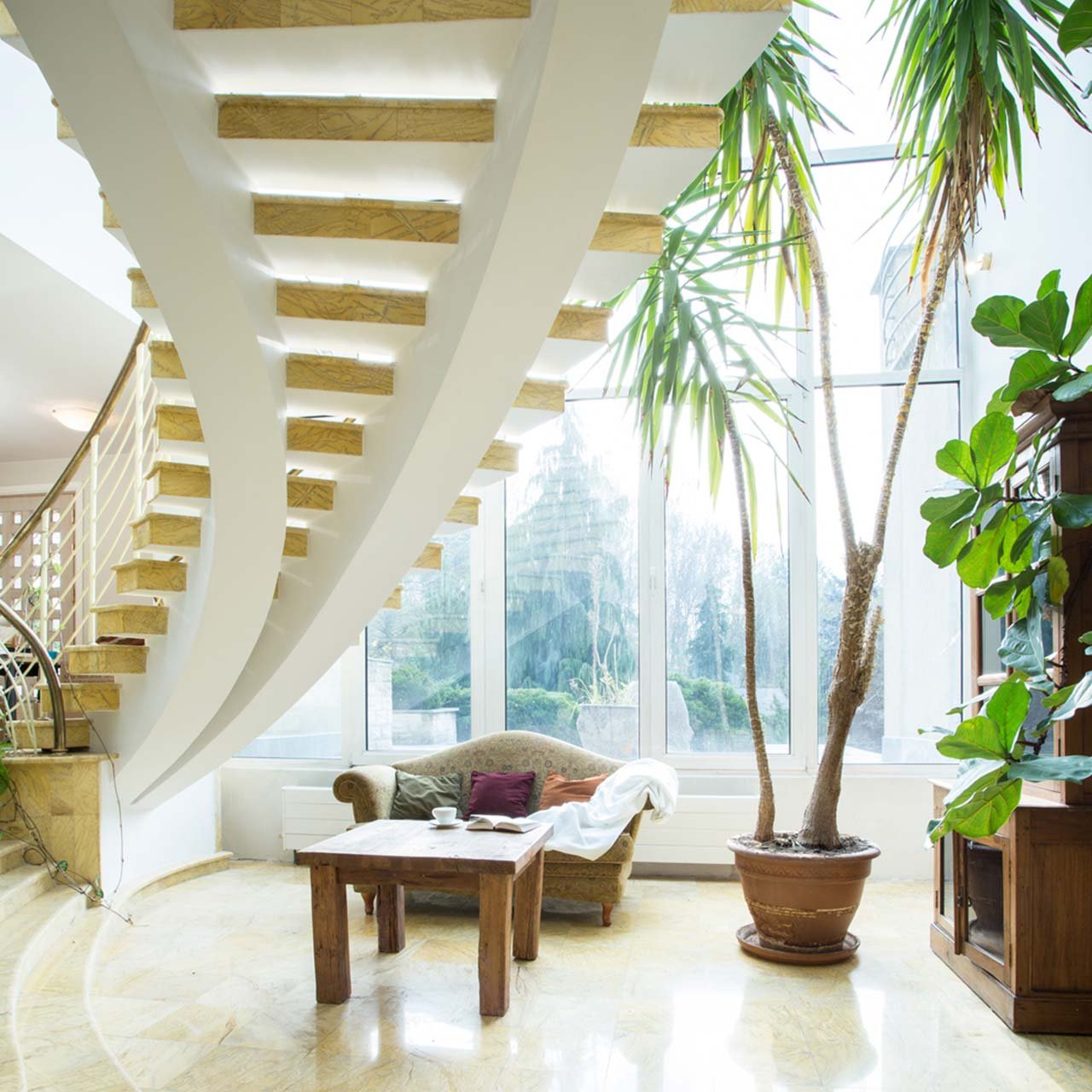 Choose winding staircases for penthouse interior design